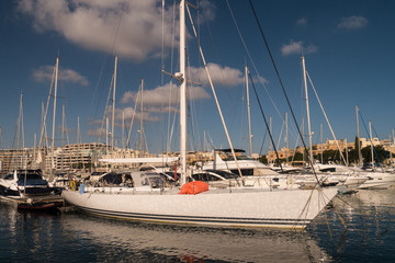 Obraz premium Segelboote im Marsamxetto Harbour