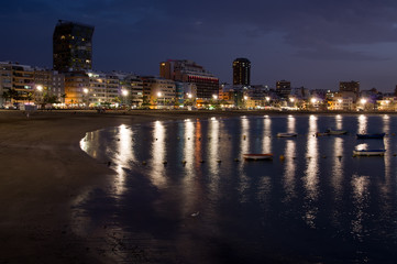 Fototapeta na wymiar Las Palmas de Gran Canaria at night