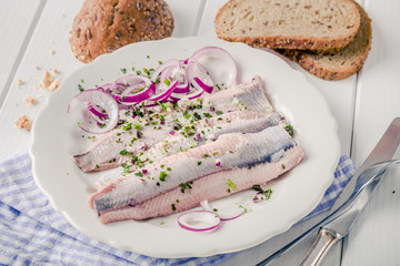 Matjes mit roten Zwiebeln