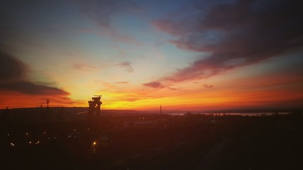 Fototapeta na wymiar Colorful sunset over the city