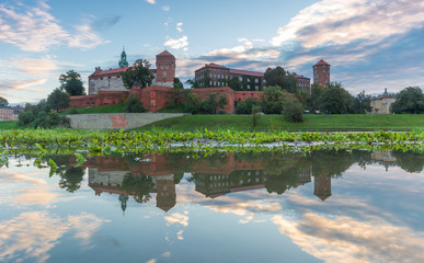 Fototapeta premium Wawel Castle and Wawel cathedral seen from the Vistula boulevards in the morning