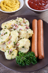 Kartoffelsalat mit Würstchen