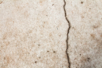 Vertical crack in concrete
