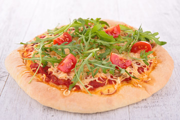 pizza with tomato sauce,cheese and arugula
