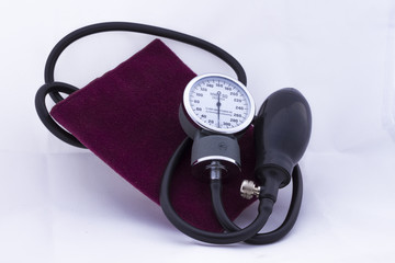 tonometer for measuring blood pressure