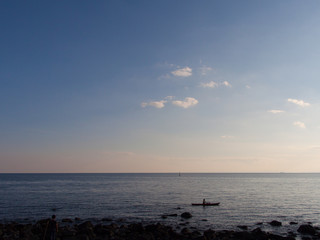 Fototapeta premium Море на закате и лодочка