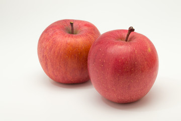 リンゴ （林檎）　2個