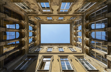 Obraz premium Courtyard in Budapest