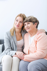 Obraz premium Granddaughter supporting old grandmother