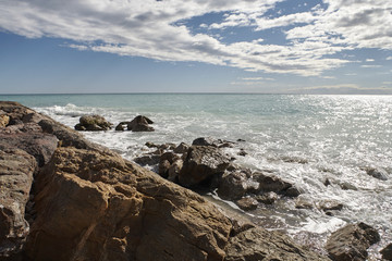 Fototapeta na wymiar The ocean and rocks
