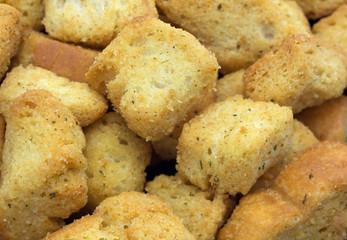 Large seasoned croutons