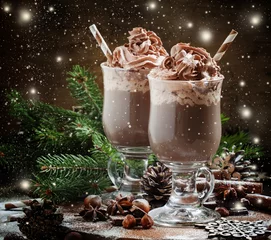 Photo sur Aluminium Chocolat délicieux chocolat chaud avec du chocolat et de la crème fouettée, decora