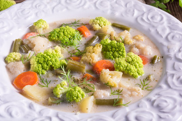 green cauliflower vegetable soup