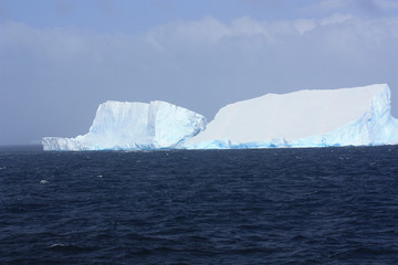 Fototapeta na wymiar Antarktis- Eisberg