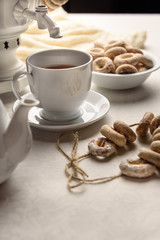 bagels and hot tea