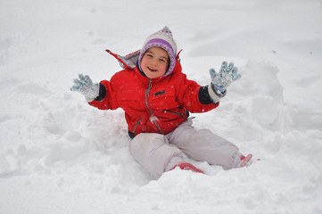 Fototapeta na wymiar Young girl on snow