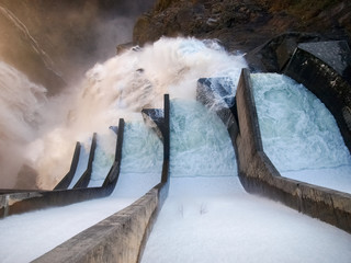 Dam of Contra Verzasca, spectacular waterfalls from the dam