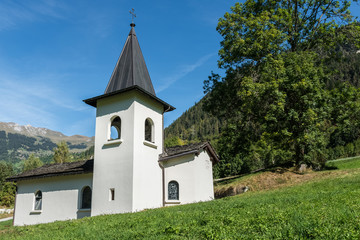 Fototapeta na wymiar Alpin church in the Valais, Switzerland