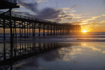 Fototapeta premium sunset at pacific beach pier