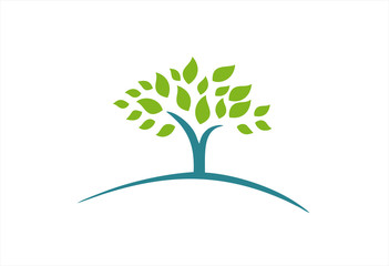 Obraz premium Tree with green leaves Logo