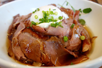 ローストビーフ丼