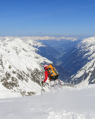 Skiabfahrt in traumhafter Landschaft