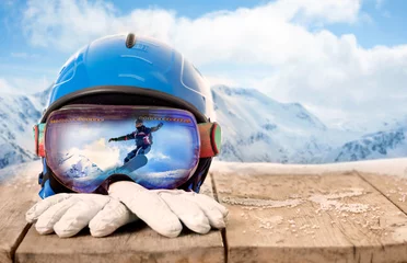 Keuken foto achterwand Wintersport Kleurrijke skibril en winterhandschoenen, wintersportconcept