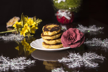 Obraz na płótnie Canvas cheesecakes with flowers handmade
