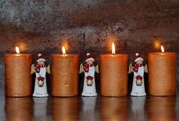 Brennende Adventskerzen