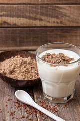  yogurt with crushed flax seeds