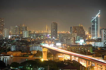 Fototapeta na wymiar the atmosphere city in the bright night in Bangkok , Thailand