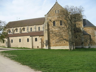 Fototapeta na wymiar Essonne - Longpont-sur-Orge - Basilique Notre-Dame de Bonne-Garde