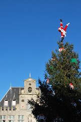 Santa Claus on top of the Christmas tree - obrazy, fototapety, plakaty