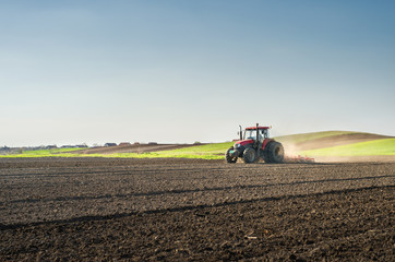 Obraz premium preparing land for sowing