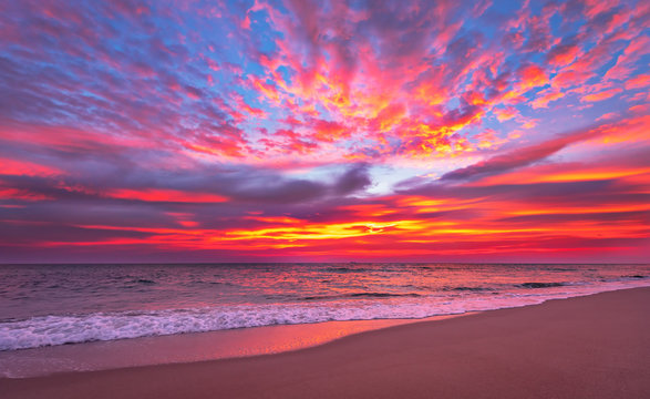 Fototapeta Evening sky with dramatic clouds over the sea.