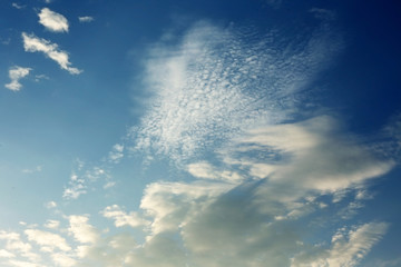 Naklejka na ściany i meble Cloudy blue sky