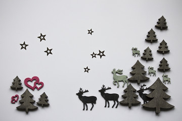 Pink Herzen mit Winterwald auf weissem Untergrund