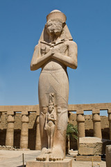 Statue of Ramses II with his wife Nefertari