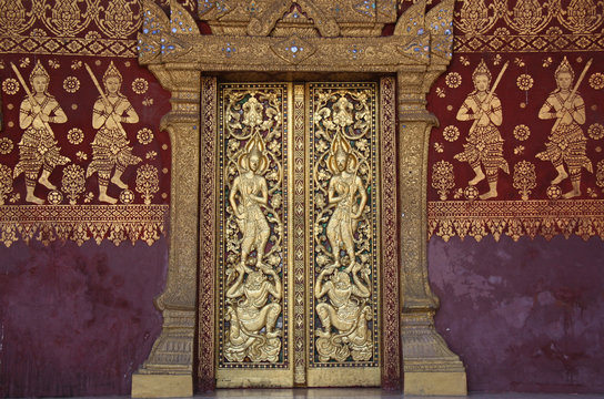 Laos, bas-relief sur un temple à Luang Prabang
