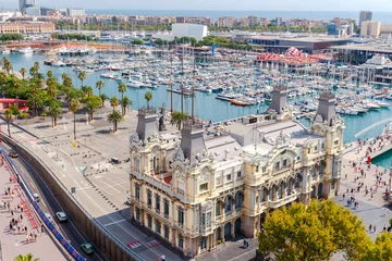 Fototapeten Barcelona. The building of the port. © pillerss