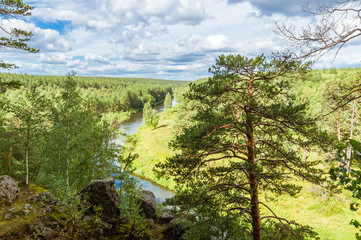 вид со скалистого берега реки, Россия, Урал 