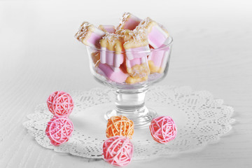 Tasty marshmallows with chocolate in bowl on table, close up