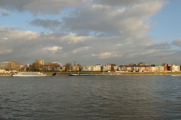 deutzer br&uuml;cke in k&ouml;ln