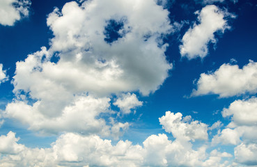  clouds in the blue sky