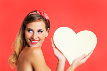 Obraz na płótnie Canvas Sexy Valentine woman holding a heart