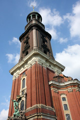 Fototapeta na wymiar St. Michael's Church (Sankt Michaelis) in Hamburg, Germany