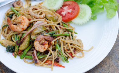 Spaghetti with spicy prawn