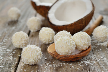 Coconut praline