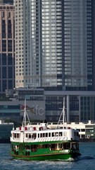 香港の高層ビルとスターフェリー