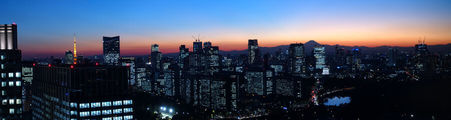 東京都心の夕景